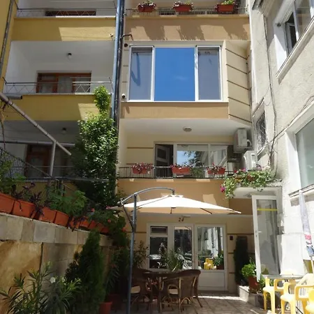 Eli Apartment *
